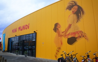 ZELFKLEVEND_OP_GEVEL_RECLAME