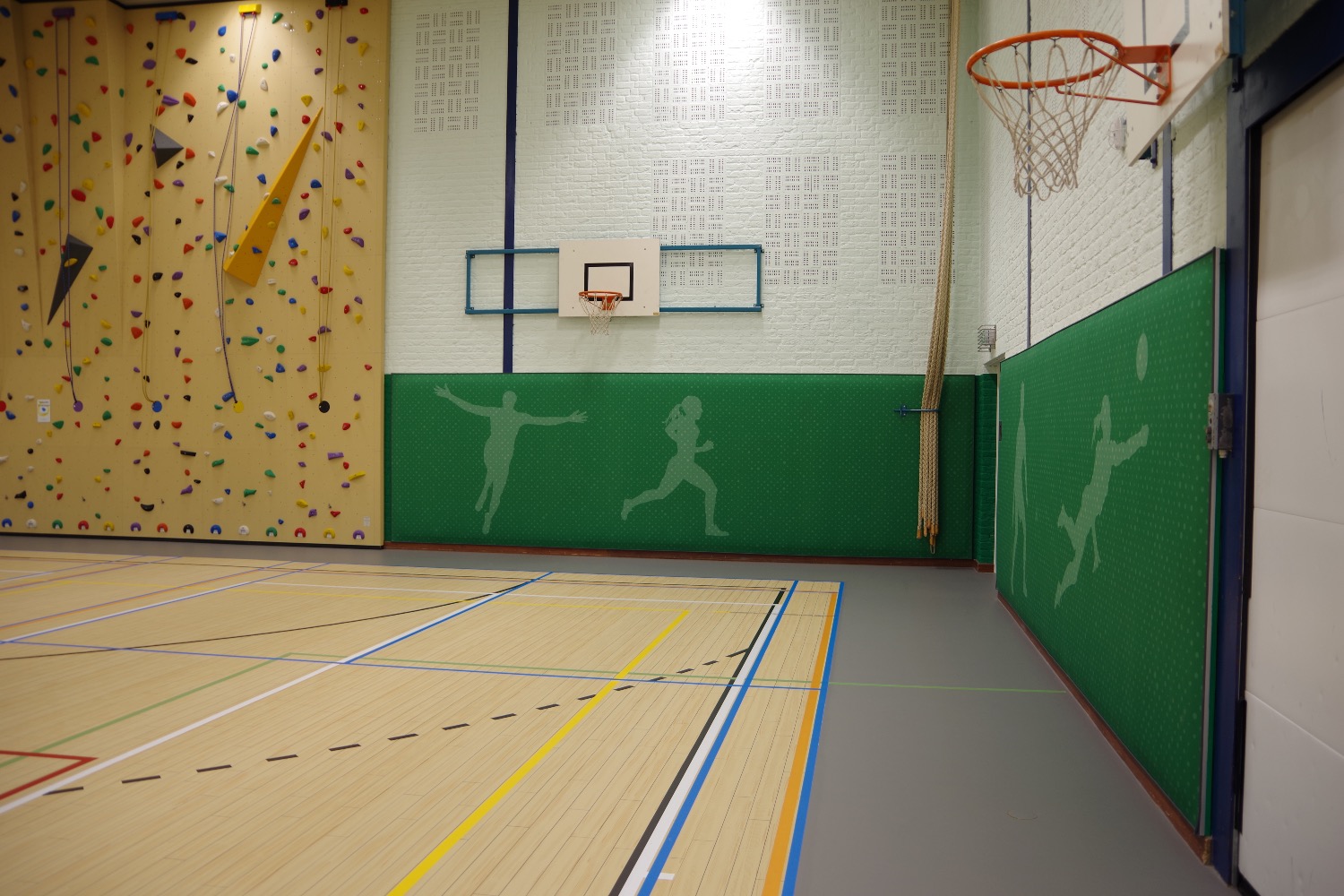 IMGP5797-site.JPG Pulastic Sound Wall geinstalleerd in sportzaal Matenpark te Apeldoorn