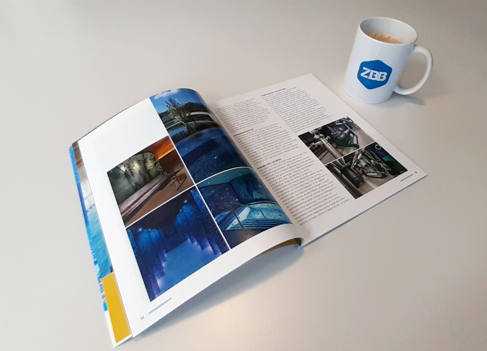 kop koffie. Project Sweet Lake in beeld met Pool Sound Wall van MetroXL ZBB opengeslagen met kop koffie. Project Sweet Lake in beeld met Pool Sound Wall van MetroXL
